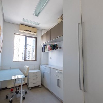 Cobertura com 221m², 3 quartos, 1 suíte, 1 garagem, no bairro Centro em Florianópolis