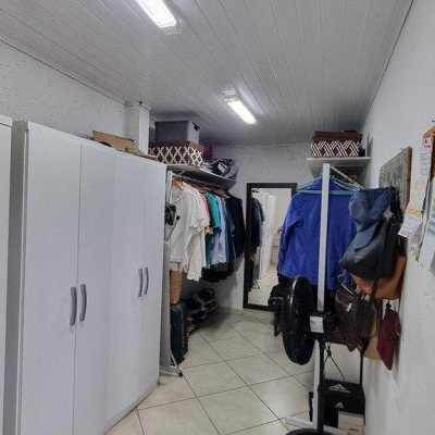 Casa Residencial com 270m², 5 quartos, 1 suíte, 2 garagens, no bairro Sambaqui em Florianópolis