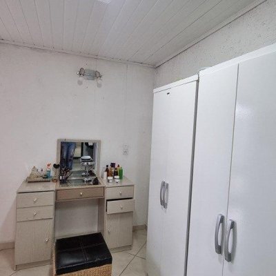 Casa Residencial com 270m², 5 quartos, 1 suíte, 2 garagens, no bairro Sambaqui em Florianópolis