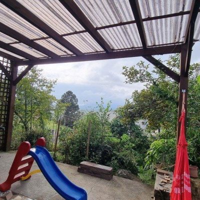 Casa Residencial com 270m², 5 quartos, 1 suíte, 2 garagens, no bairro Sambaqui em Florianópolis