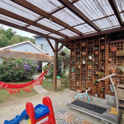 Casa Residencial com 270m², 5 quartos, 1 suíte, 2 garagens, no bairro Sambaqui em Florianópolis