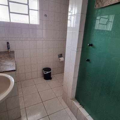 Casa Residencial com 270m², 5 quartos, 1 suíte, 2 garagens, no bairro Sambaqui em Florianópolis