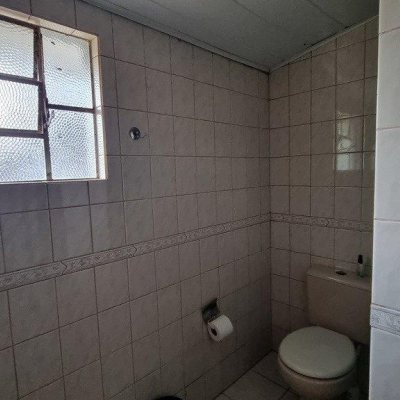 Casa Residencial com 270m², 5 quartos, 1 suíte, 2 garagens, no bairro Sambaqui em Florianópolis