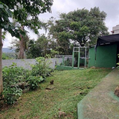 Casa Residencial com 270m², 5 quartos, 1 suíte, 2 garagens, no bairro Sambaqui em Florianópolis