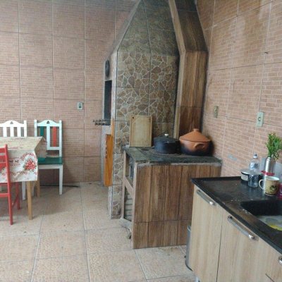 Casa Residencial com 545m², 7 quartos, 4 suítes, 3 garagens, no bairro Daniela em Florianópolis