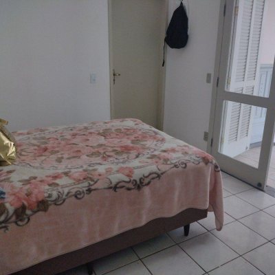 Casa Residencial com 545m², 7 quartos, 4 suítes, 3 garagens, no bairro Daniela em Florianópolis