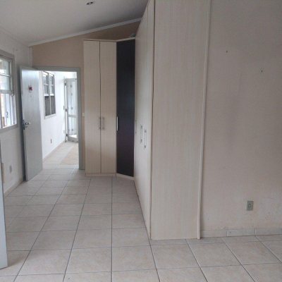 Casa Residencial com 545m², 7 quartos, 4 suítes, 3 garagens, no bairro Daniela em Florianópolis