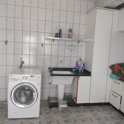 Casa Residencial com 545m², 7 quartos, 4 suítes, 3 garagens, no bairro Daniela em Florianópolis