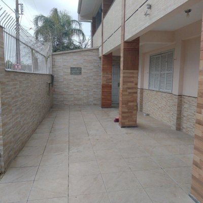 Casa Residencial com 545m², 7 quartos, 4 suítes, 3 garagens, no bairro Daniela em Florianópolis