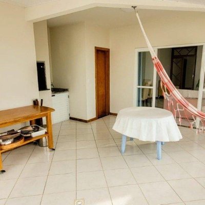 Cobertura com 226m², 4 quartos, 2 suítes, 2 garagens, no bairro Ingleses em Florianópolis