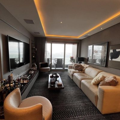 Apartamentos com 131m², 3 quartos, 3 suítes, 3 garagens, no bairro Agronômica em Florianópolis