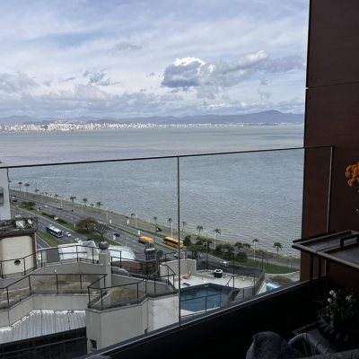 Apartamentos com 131m², 3 quartos, 3 suítes, 3 garagens, no bairro Agronômica em Florianópolis