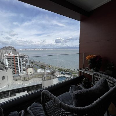 Apartamentos com 131m², 3 quartos, 3 suítes, 3 garagens, no bairro Agronômica em Florianópolis