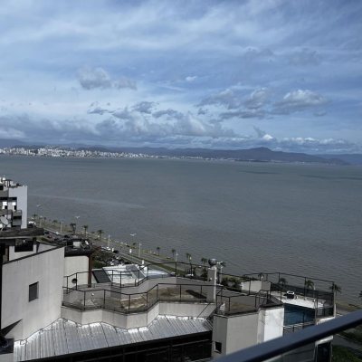 Apartamentos com 131m², 3 quartos, 3 suítes, 3 garagens, no bairro Agronômica em Florianópolis