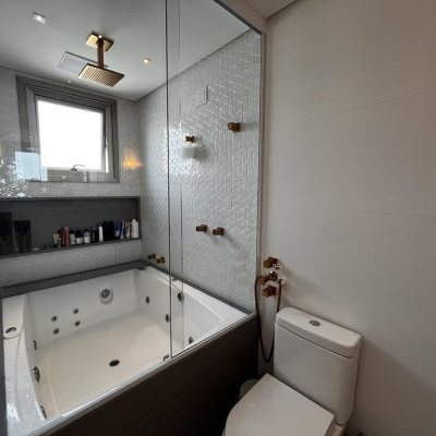 Apartamentos com 131m², 3 quartos, 3 suítes, 3 garagens, no bairro Agronômica em Florianópolis