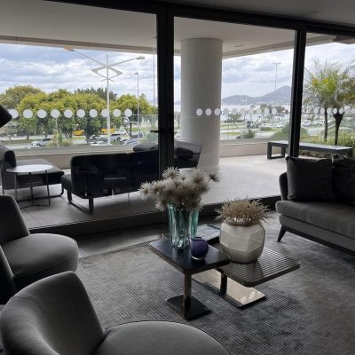 Apartamentos com 131m², 3 quartos, 3 suítes, 3 garagens, no bairro Agronômica em Florianópolis