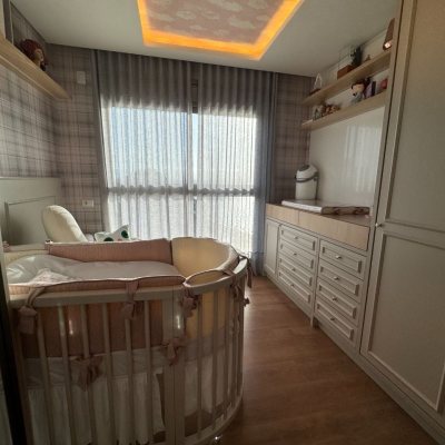 Apartamentos com 131m², 3 quartos, 3 suítes, 3 garagens, no bairro Agronômica em Florianópolis