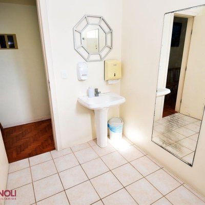 Casa Residencial/Comercial com 250m², 2 garagens, no bairro Centro em Florianópolis