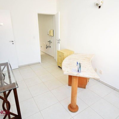 Casa Residencial/Comercial com 250m², 2 garagens, no bairro Centro em Florianópolis