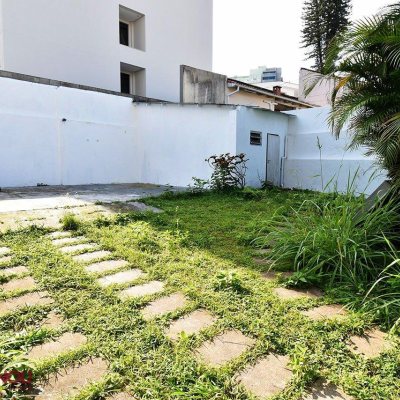 Casa Residencial/Comercial com 250m², 2 garagens, no bairro Centro em Florianópolis