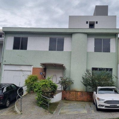 Casa Residencial/Comercial com 250m², 2 garagens, no bairro Centro em Florianópolis