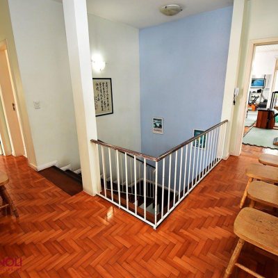 Casa Residencial/Comercial com 250m², 2 garagens, no bairro Centro em Florianópolis