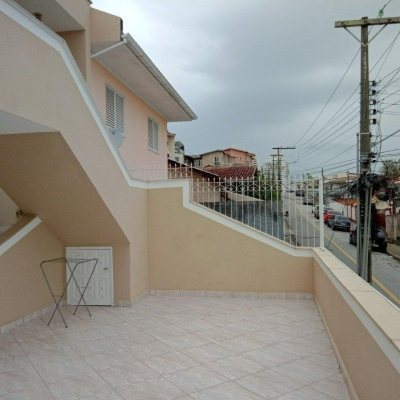 Casa Residencial com 263m², 6 quartos, 1 suíte, 2 garagens, no bairro Estreito em Florianópolis