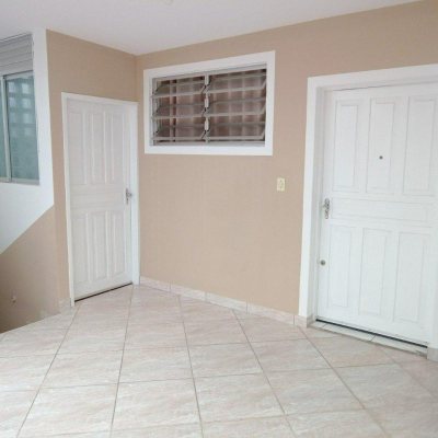 Casa Residencial com 263m², 6 quartos, 1 suíte, 2 garagens, no bairro Estreito em Florianópolis