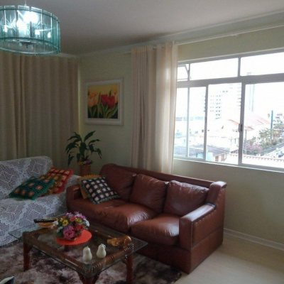 Casa Residencial com 263m², 6 quartos, 1 suíte, 2 garagens, no bairro Estreito em Florianópolis