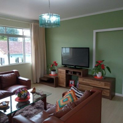 Casa Residencial com 263m², 6 quartos, 1 suíte, 2 garagens, no bairro Estreito em Florianópolis