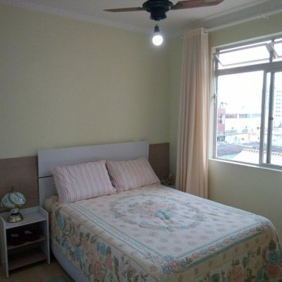 Casa Residencial com 263m², 6 quartos, 1 suíte, 2 garagens, no bairro Estreito em Florianópolis