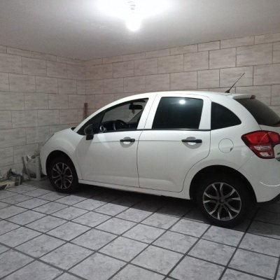 Casa Residencial com 263m², 6 quartos, 1 suíte, 2 garagens, no bairro Estreito em Florianópolis