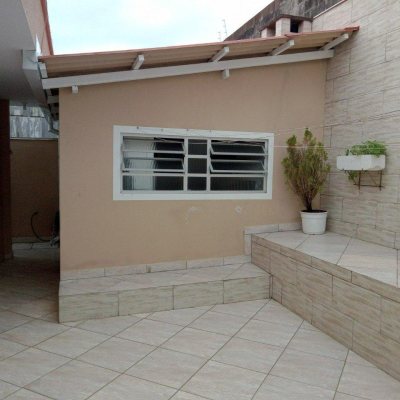 Casa Residencial com 263m², 6 quartos, 1 suíte, 2 garagens, no bairro Estreito em Florianópolis
