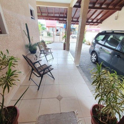 Casa Residencial com 370m², 4 quartos, 1 suíte, 2 garagens, no bairro Carianos em Florianópolis