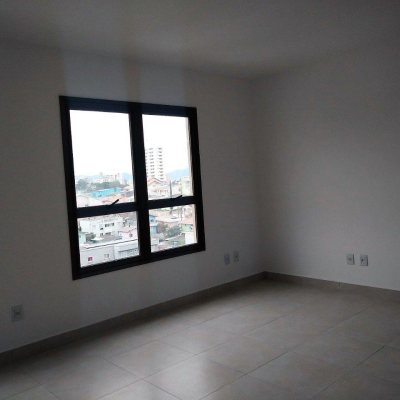 Sala com 36m², 1 garagem, no bairro Barreiros em São José