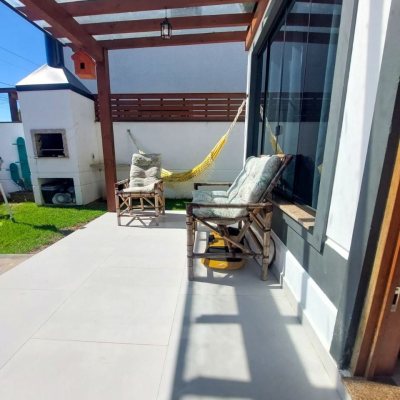 Casa Residencial com 133m², 3 quartos, 2 suítes, 3 garagens, no bairro São João Do Rio Vermelho em Florianópolis