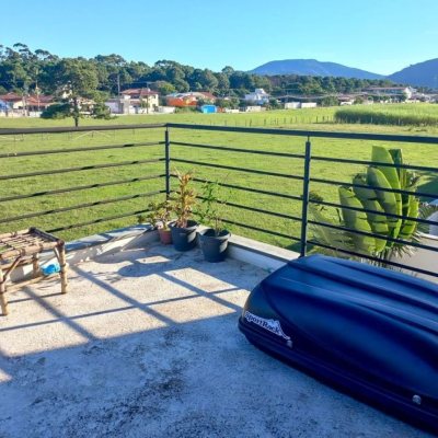 Casa Residencial com 133m², 3 quartos, 2 suítes, 3 garagens, no bairro São João Do Rio Vermelho em Florianópolis