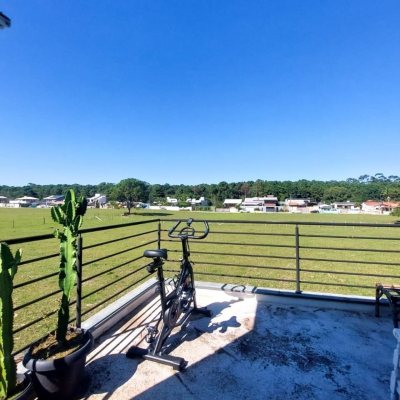 Casa Residencial com 133m², 3 quartos, 2 suítes, 3 garagens, no bairro São João Do Rio Vermelho em Florianópolis