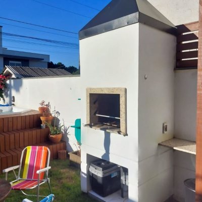 Casa Residencial com 133m², 3 quartos, 2 suítes, 3 garagens, no bairro São João Do Rio Vermelho em Florianópolis