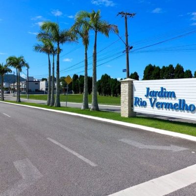 Casa Residencial com 133m², 3 quartos, 2 suítes, 3 garagens, no bairro São João Do Rio Vermelho em Florianópolis