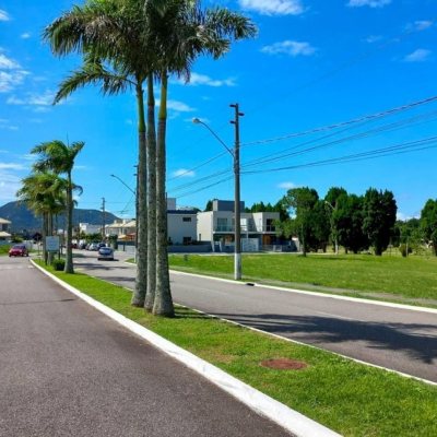 Casa Residencial com 133m², 3 quartos, 2 suítes, 3 garagens, no bairro São João Do Rio Vermelho em Florianópolis