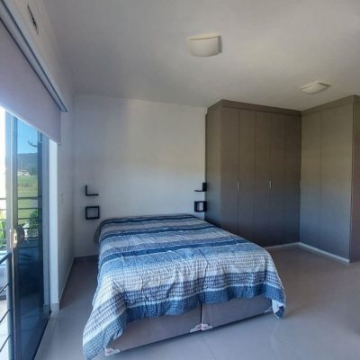 Casa Residencial com 133m², 3 quartos, 2 suítes, 3 garagens, no bairro São João Do Rio Vermelho em Florianópolis