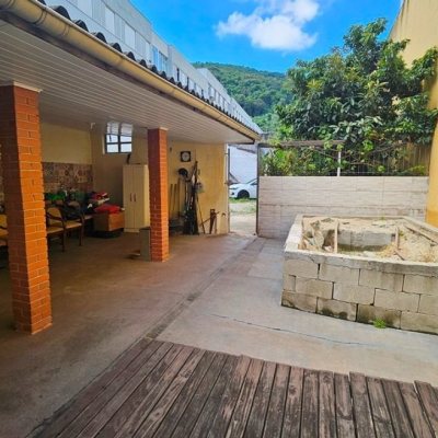 Casa Residencial/Comercial com 190m², 2 garagens, no bairro Centro em Florianópolis