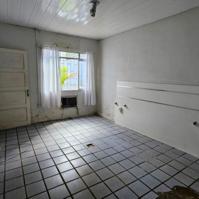 Casa Residencial/Comercial com 190m², 2 garagens, no bairro Centro em Florianópolis