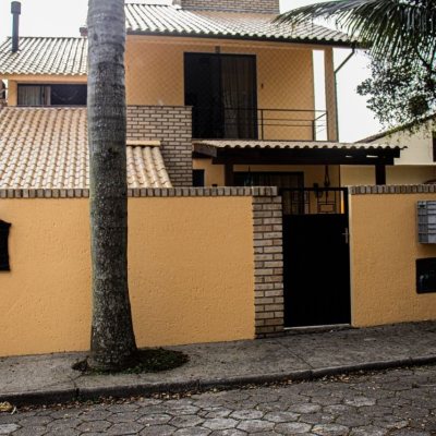 Casa Residencial com 189m², 4 quartos, 3 garagens, no bairro Campeche em Florianópolis