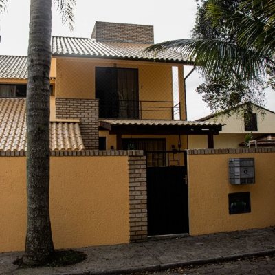 Casa Residencial com 189m², 4 quartos, 3 garagens, no bairro Campeche em Florianópolis
