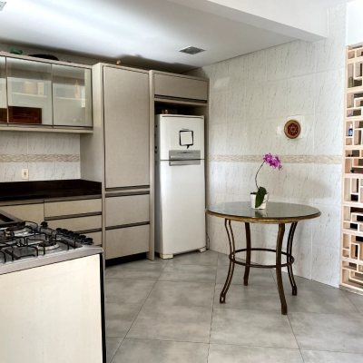 Casa Residencial com 189m², 4 quartos, 3 garagens, no bairro Campeche em Florianópolis