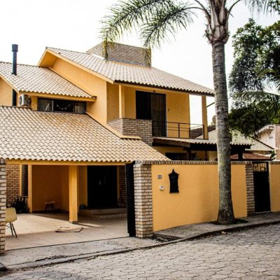 Casa Residencial com 189m², 4 quartos, 3 garagens, no bairro Campeche em Florianópolis