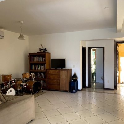 Casa Residencial com 189m², 4 quartos, 3 garagens, no bairro Campeche em Florianópolis