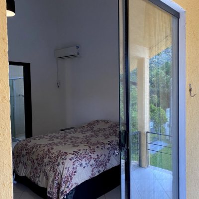 Casa Residencial com 189m², 4 quartos, 3 garagens, no bairro Campeche em Florianópolis